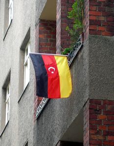 Deutsch-Tuerkische Flagge wikipedia