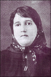 Parvin Etesami vor dem Verbot des Tschadors durch Reza Schah am 7. Jan. 1936