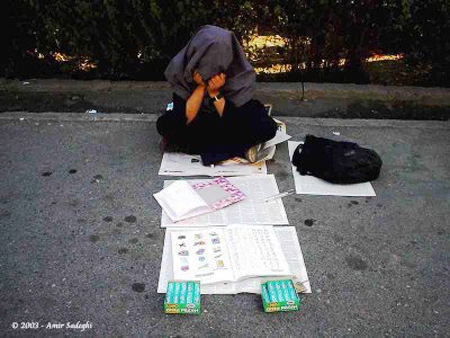 Schülerin verkauft Kaugummi