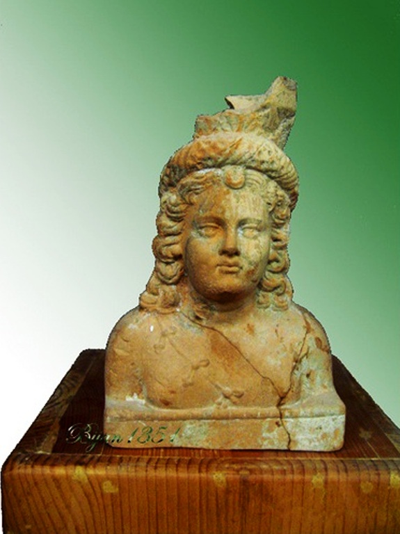 Büste einer arsakidischen Prinzessin im Susa Museum_Urheber Bijan 1351