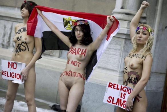 Alia Majida Al-Mahdi nackt in Schweden vor der ägyptischen Botschaft
