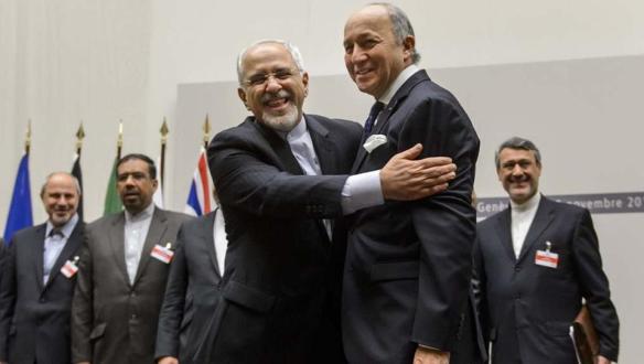 Foto: AFP Irans Außenminister Sarif (links) und sein französischer Kollege Fabius.