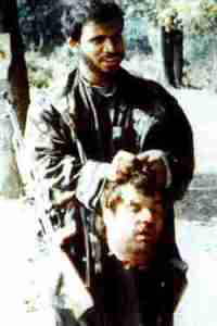 Bildquelle: 4International Der Kopf des Serben Blagoje Blagojevic aus Crni Vrh,  gehalten von einem saudi-afghanischem Jihadisten in Bosnien 1992 