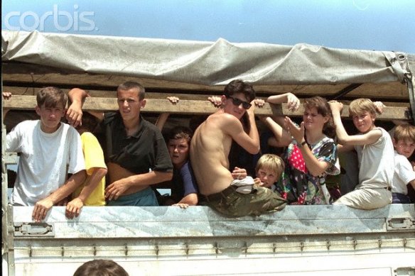  'Tuzla am 17.08.1995: Flüchtlinge aus Srebrenica treffen ein'.