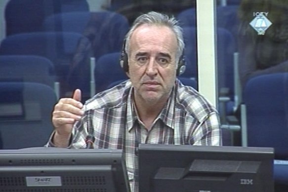 Momir Nikolić. Gab bereits 2003 zu, gelogen zu haben, wird jedoch weiter als Zeuge in Sachen Srebrenica präsentiert