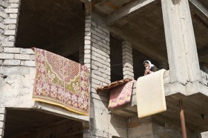 Bildquelle: Iran Human Rights Watch Eine yezidische Familie lebt in einem unfertigen Gebäude