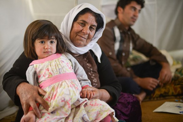 Bildquelle: Human Rights Watch Layal, 4 Jahre alt und ihre Grossmutter in einem Flüchtlingscamp im kurdischen Nord Irak. Nachdem ihr Dorf von ISIS Kämpfern angegriffen wurde sind immer noch 25 Personen ihrer Familie vermisst