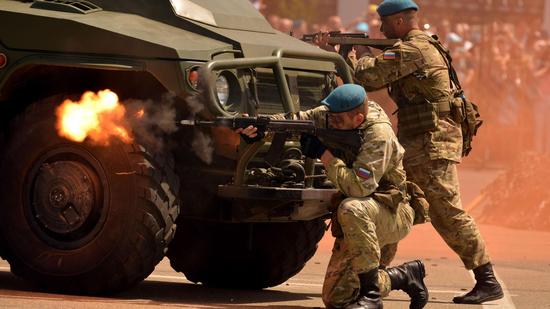 Bildquelle: handelsblatt.com Russische Soldaten in Stawropol: Im Nordkaukasus sollen sie acht IS-Terroristen erschossen haben