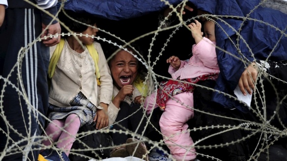 Bildquelle: stern.de Ein Flüchtlings-Mädchen weint an der griechisch-mazedonischen Grenze 