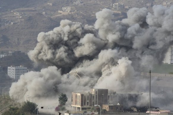 Bildquelle: spiegel.de Rauch steigt auf über der jemenitischen Stadt Taiz 