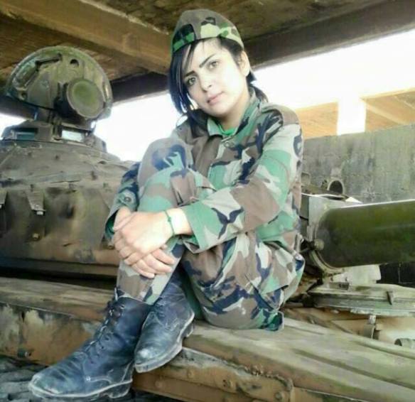 Bildquelle: Bürgerinitiative für Frieden in Syrien Hana Saleh, Soldatin der syrischen Armee, wurde am 20. Dezember nach einer Terrorattacke für tot erklärt, nachdem ihr Herzschlag ausblieb. Das Herz aber begann nach kurzer Zeit wieder von alleine zu schlagen, dank den Sanitätern direkt vor Ort und ihrem Kampfwillen. Seit heute befindet sie sich nun wieder im stabilen Zustand und ist im Krankenhaus in Damaskus. Willkommen zurück im Leben du Löwin!