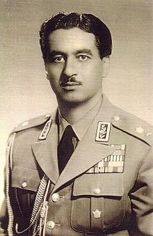 Bildquelle: Wikipedia.org Major General Teymur Bakhtiar